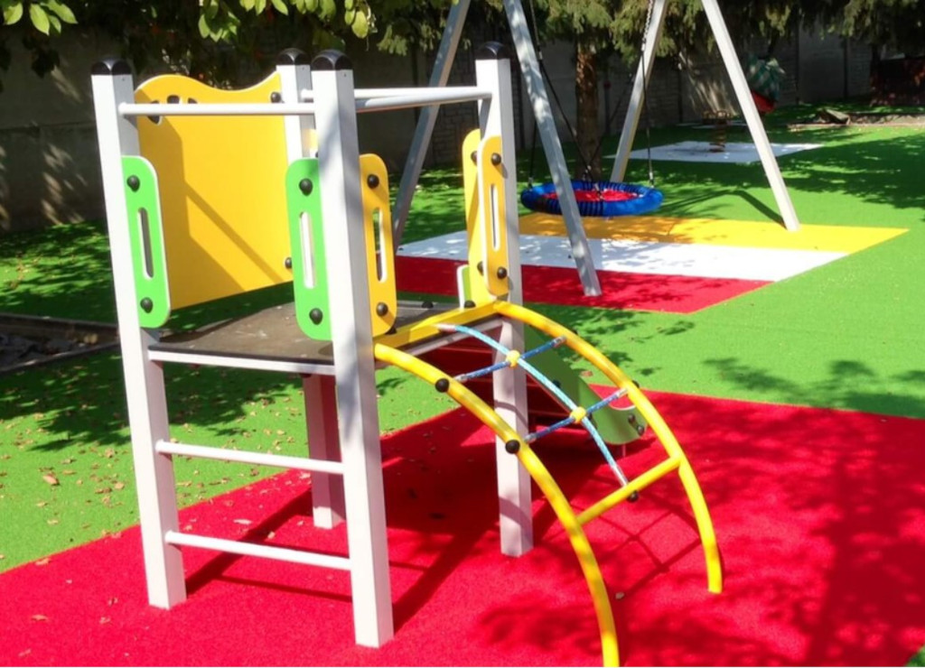 Műfű játszótérre