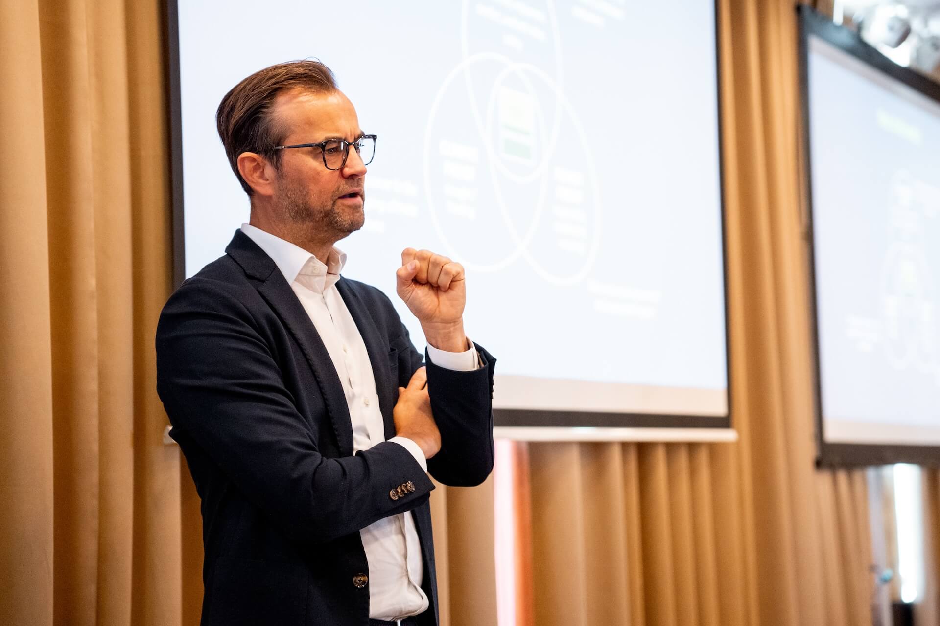 Modern játszótér és sportpálya konferenciát tartottunk