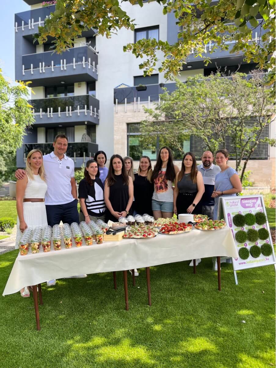 Megnyitó bulival startolt a műfüves bemutatókert