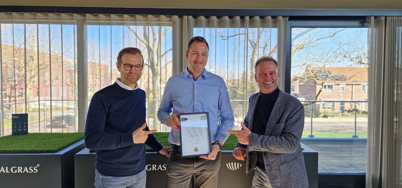 Sajtóközleményünk: A világelső holland műfű gyárban járhatott egy magyar cég